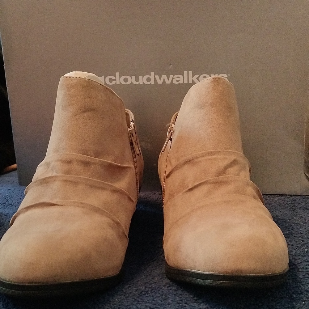 Size 10w Cloudwalkers booties